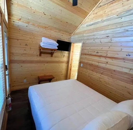 092 Grand Canyon Stargazer Tiny 20 Mins To South Rim - Sleeps 8 Chalet *
